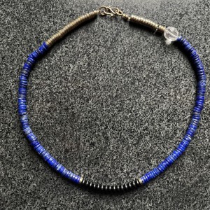 Naszyjnik Puka lapis lazuli